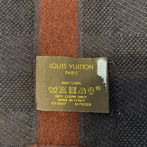 Louis Vuitton Classic wool scarf shawl Like new Bought at Champs-Élysées Paris - Picture 5 of 7